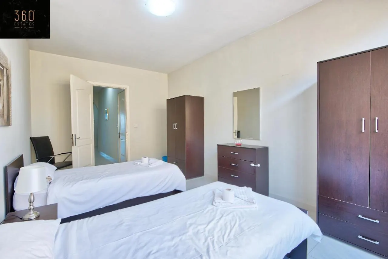 Seafront 3Br Apt In Tower Rd Sliema Opposite Beach By 360 Estates 0*,  Malta