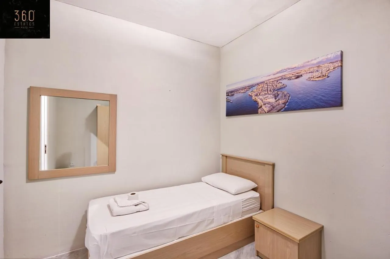 Seafront 3Br Apt In Tower Rd Sliema Opposite Beach By 360 Estates 0*,  Malta